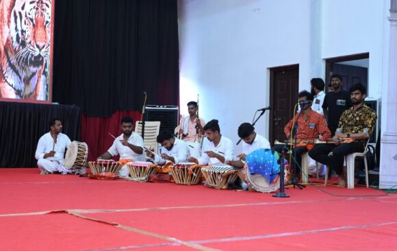 Ponnu Pili Nalike
