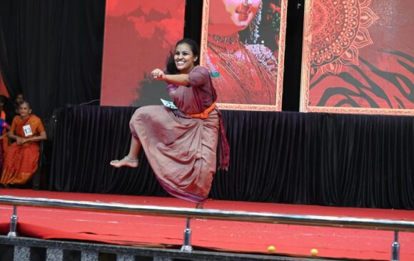 Ponnu Pili Nalike